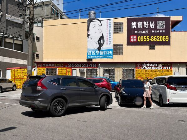 ▲▼康康豬豬血湯位在台中豐原，主打豬血湯、綜合湯與炒麵，是在地排隊早餐名店。（圖／《陳小可的吃喝玩樂》授權提供）