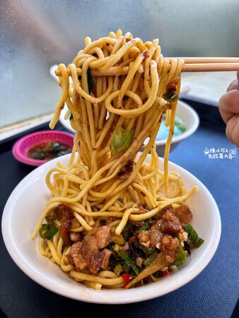 ▲▼康康豬豬血湯位在台中豐原，主打豬血湯、綜合湯與炒麵，是在地排隊早餐名店。（圖／《陳小可的吃喝玩樂》授權提供）