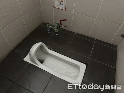 上公廁踩空遭門閂劃傷 台中女請求國賠23萬!法官判賠6萬