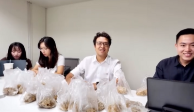 東發號「蓋蔣萬安簽名」遭刷負評!沈伯洋買油飯力挺:大家別出征