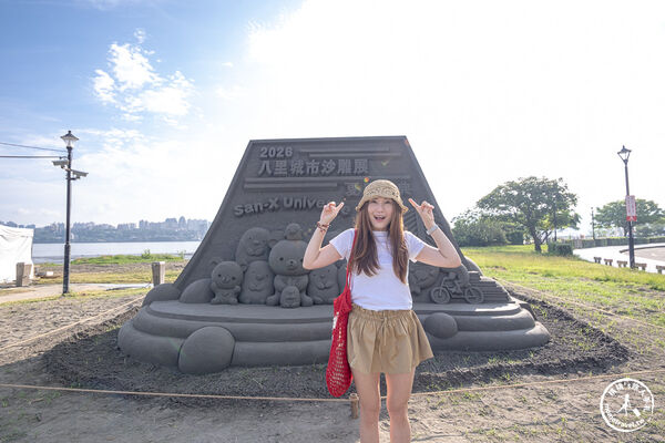 ▲▼2026八里城市沙雕展於新北市八里左岸公園登場，以三麗鷗San-X Universe角色打造16座沙雕作品，展至9月28日。（圖／《桃桃's旅人手札》授權提供）