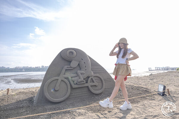 ▲▼2026八里城市沙雕展於新北市八里左岸公園登場，以三麗鷗San-X Universe角色打造16座沙雕作品，展至9月28日。（圖／《桃桃's旅人手札》授權提供）