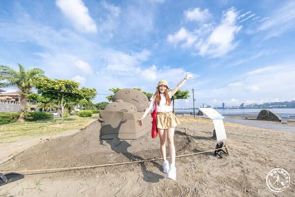 ▲▼2026八里城市沙雕展於新北市八里左岸公園登場，以三麗鷗San-X Universe角色打造16座沙雕作品，展至9月28日。（圖／《桃桃's旅人手札》授權提供）