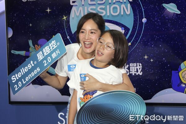 ▲▼依視路「視覺星球挑戰 2.0」記者會Janet 化身「視覺星球領航員」攜手帥兒 Egan 首度跨海亮相  。（圖／記者劉耿豪攝）