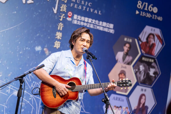 ▲▼ 羅文裕現場演唱新歌             。（圖／客基會提供）