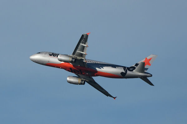 ▲▼一架捷星航空（Jetstar）客機從雪梨機場起飛。（圖／達志影像／美聯社）