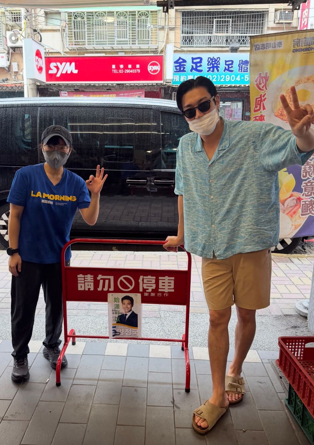 ▲▼只有始源可以停!崔始源真的現身了 衝去店前停車⋯粉絲抱頭嚇傻。(圖/翻攝自崔始源threads)