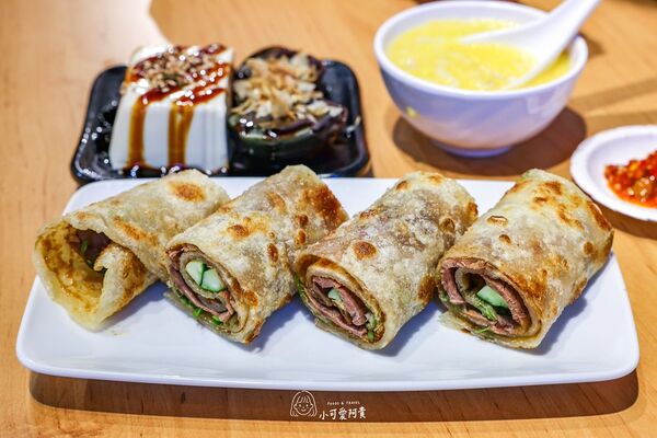 ▲▼食功夫集美店主打手工鍋貼蒸餃，內用小米粥吃到飽。（圖／《陳小可的吃喝玩樂》授權提供）