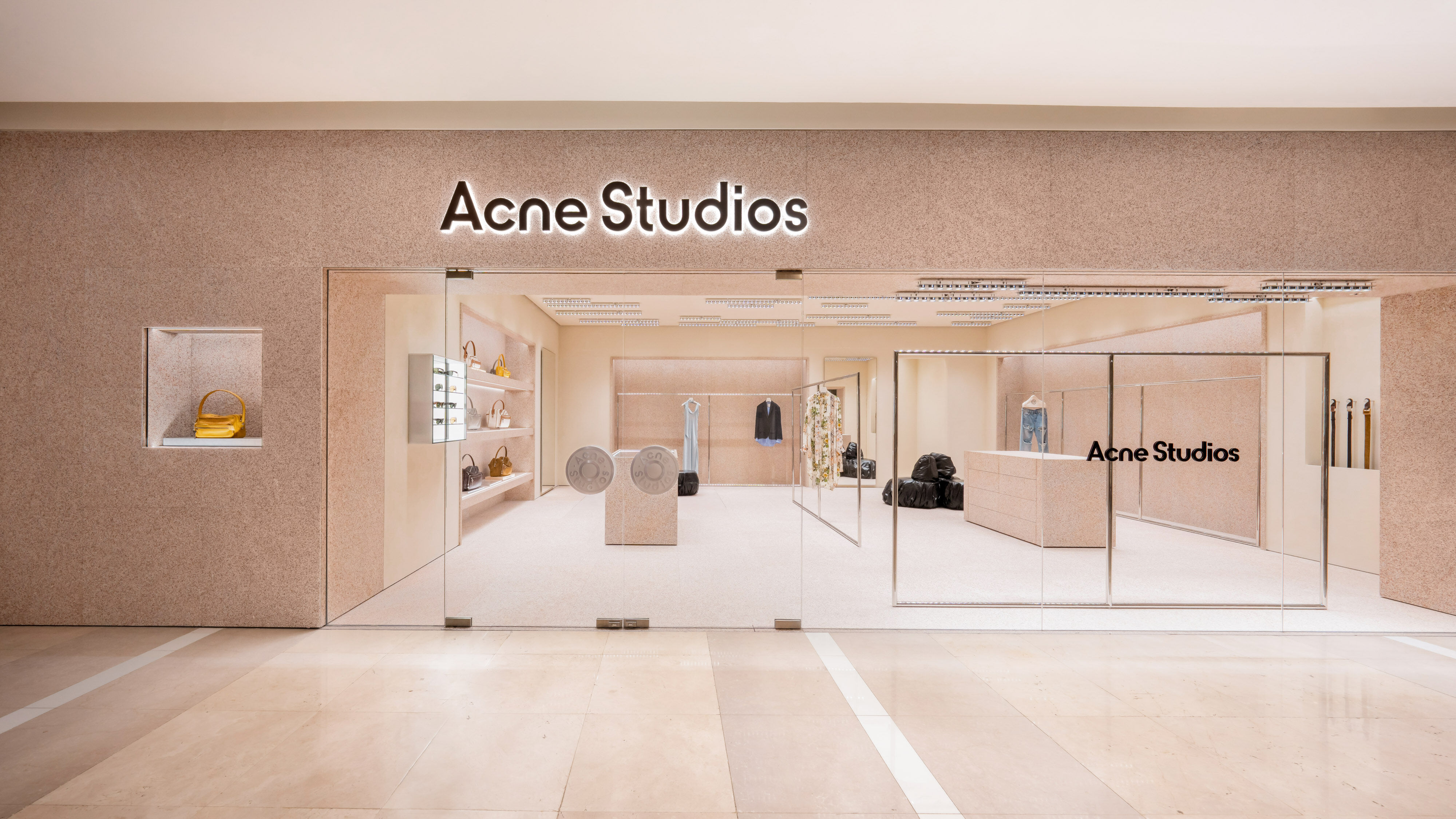 ▲▼acne。（圖／品牌提供）