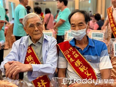 96歲阿公畢生守護家庭...還捐地做公益　獲選竹山最老模範父親