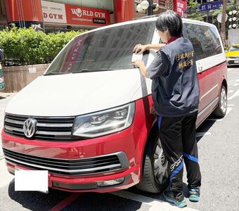 沒禮讓行人挨罰6千！被查出欠政府235萬　車被查扣老闆急辦分期