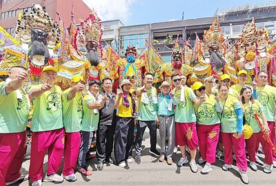 3度挑戰大溪大禧神將腳 蘇俊賓扛40公斤關平將軍大仙尪行屈禮