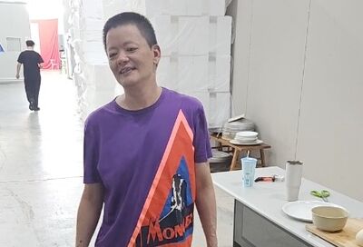 46歲肥大叔離世! 3大心法對打「丟丟妹」營收仍破億
