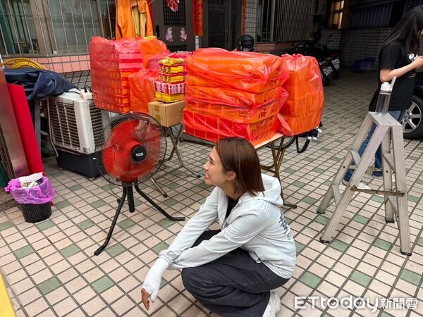 ▲黃敬雅近期的右手都包紮             。（圖／記者吳奕靖翻攝）