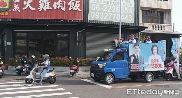 ▲國民黨台南市安南區市議員參選人姚正玉結合謝龍介競選總部，啟動宣傳車掃街行程。（記者林東良翻攝，下同）