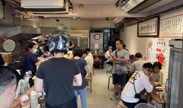 ▲▼竹林雞肉飯永和總店銷魂雞飯份量十足，是排隊人氣小吃。（圖／《小虎食夢網》授權提供）
