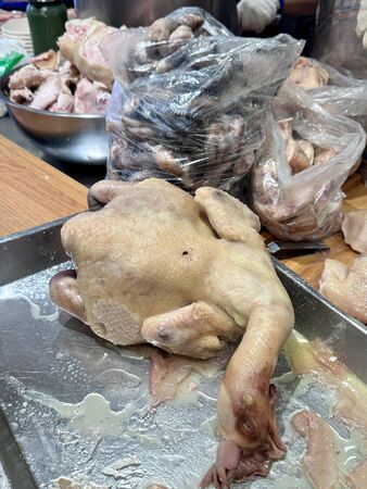 ▲▼竹林雞肉飯永和總店銷魂雞飯份量十足，是排隊人氣小吃。（圖／《小虎食夢網》授權提供）