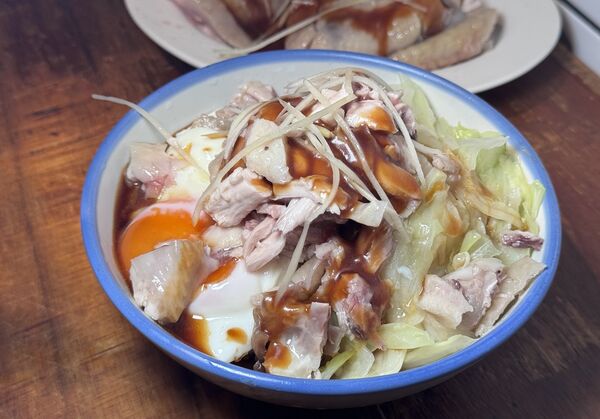 ▲▼竹林雞肉飯永和總店銷魂雞飯份量十足，是排隊人氣小吃。（圖／《小虎食夢網》授權提供）
