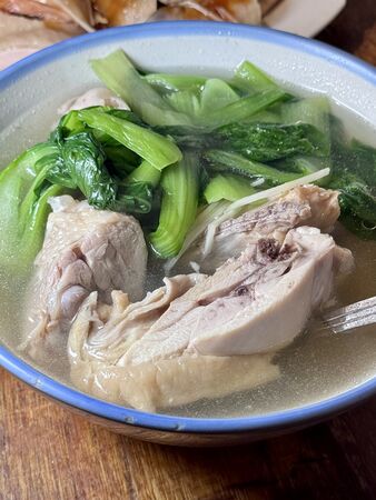 ▲▼竹林雞肉飯永和總店銷魂雞飯份量十足，是排隊人氣小吃。（圖／《小虎食夢網》授權提供）