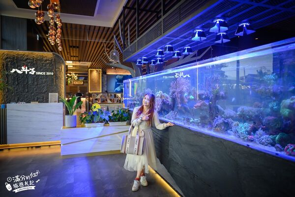▲▼八斗子海鮮餐廳打造夢幻大水槽，邊賞魚群邊享海鮮盛宴。（圖／《滿分的旅遊札記》授權提供）