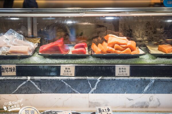 ▲▼八斗子海鮮餐廳打造夢幻大水槽，邊賞魚群邊享海鮮盛宴。（圖／《滿分的旅遊札記》授權提供）