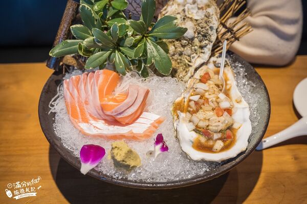 ▲▼八斗子海鮮餐廳打造夢幻大水槽，邊賞魚群邊享海鮮盛宴。（圖／《滿分的旅遊札記》授權提供）