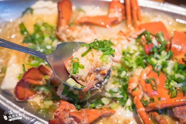 ▲▼八斗子海鮮餐廳打造夢幻大水槽，邊賞魚群邊享海鮮盛宴。（圖／《滿分的旅遊札記》授權提供）