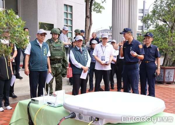 ▲2026城鎮韌性防空演習南部地區7日上午登場，台南市實施30分鐘人、車疏散避難及交通管制。（記者林東良翻攝，下同）