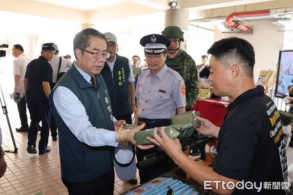 ▲2026城鎮韌性防空演習南部地區7日上午登場，台南市實施30分鐘人、車疏散避難及交通管制。（記者林東良翻攝，下同）