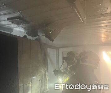台南北區10樓辦公大樓火警 8樓廁所天花板起火疏散5人無傷亡