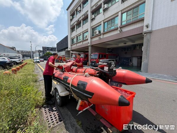 ▲中度颱風「白海豚」可能為台南帶來降雨，台南市消防局已完成防颱應變整備。（記者林東良翻攝，下同）