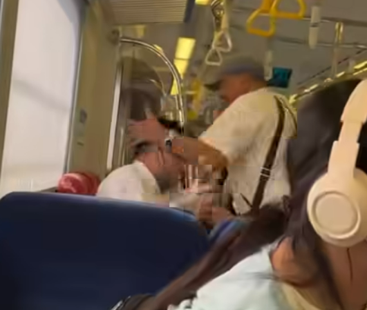 ▲台鐵區間車老翁不滿說話遭制止，朝列車長揮拳告提告傷害。（圖／翻攝自臉書／來談鐵路）