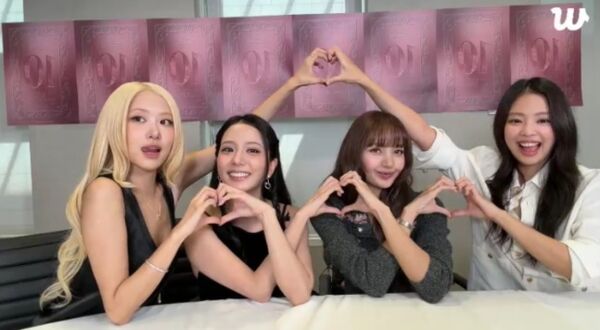 ▲BLACKPINK當天合體直播。(圖/翻攝自Weverse)