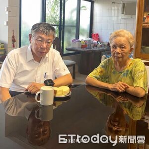 爸爸去世後首陪媽媽過父親節 柯文哲感嘆:有些事真的不能等