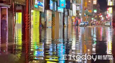 白海豚未登陸先釀災！基隆廟口夜市淹成河　店家怨：沒下雨就泡水