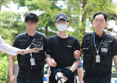 韓18歲少年啃老弒母！與母親爭吵後「持刀猛刺」　冷眼惡狠瞪記者