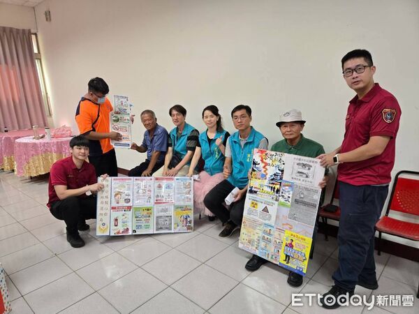 ▲▲台南市西港區公所舉辦模範父親表揚活動，西港消防分隊到場宣導防火、防颱及防震知識。（記者林東良翻攝，下同）