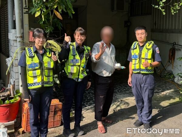 ▲潮州警方送曾姓男子返家。（圖／記者陳崑福翻攝）
