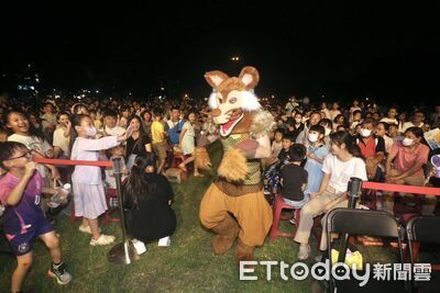 「大野狼」變身英雄救小紅帽　屏東市千禧公園湧入2千人親子同樂