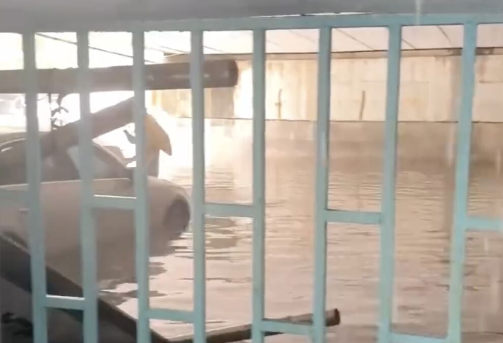▲白海豚颱風帶給江蘇無錫瞬時強降雨，市內迅速淹水。（圖／翻攝微博）