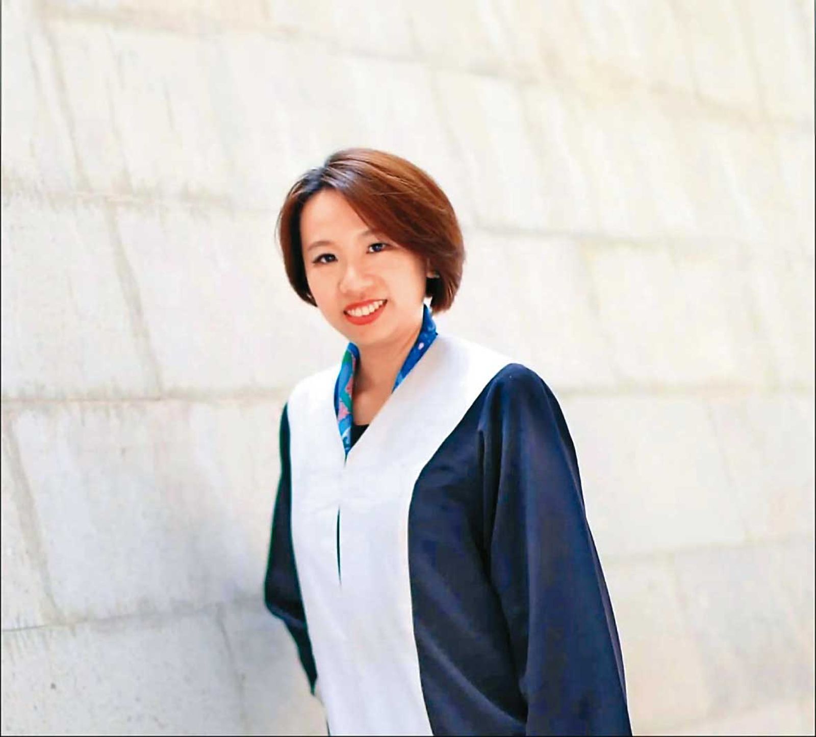 律師陳昱瑄（圖）等人藉仲介BNT疫苗，向慈濟基金會詐得逾十億元。（翻攝陳昱瑄臉書）