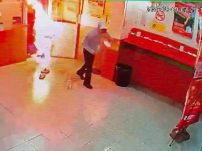 大馬女店員「燒成火人」狂奔求救！遭埋伏潑油點火　求饒也沒用