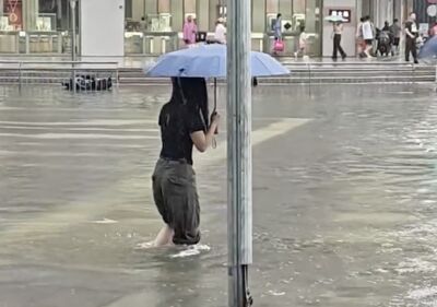 白海豚大雨灌爆無錫變「水城」 民眾上班如開船...時雨量大陸居冠
