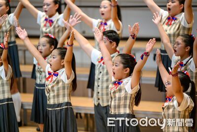 國旗三原色上身!大村國小合唱團 勇奪「合唱界奧林匹克」金獎