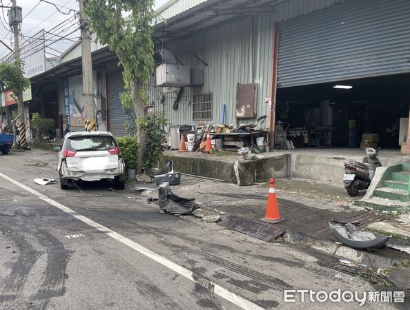▲桃園龜山發生曳引車衝對向車道撞車事故，肇事兩男擅離現場至超商被逮後竟互相推託不認開車，警方依法移送偵辦。（圖／記者楊熾興翻攝）