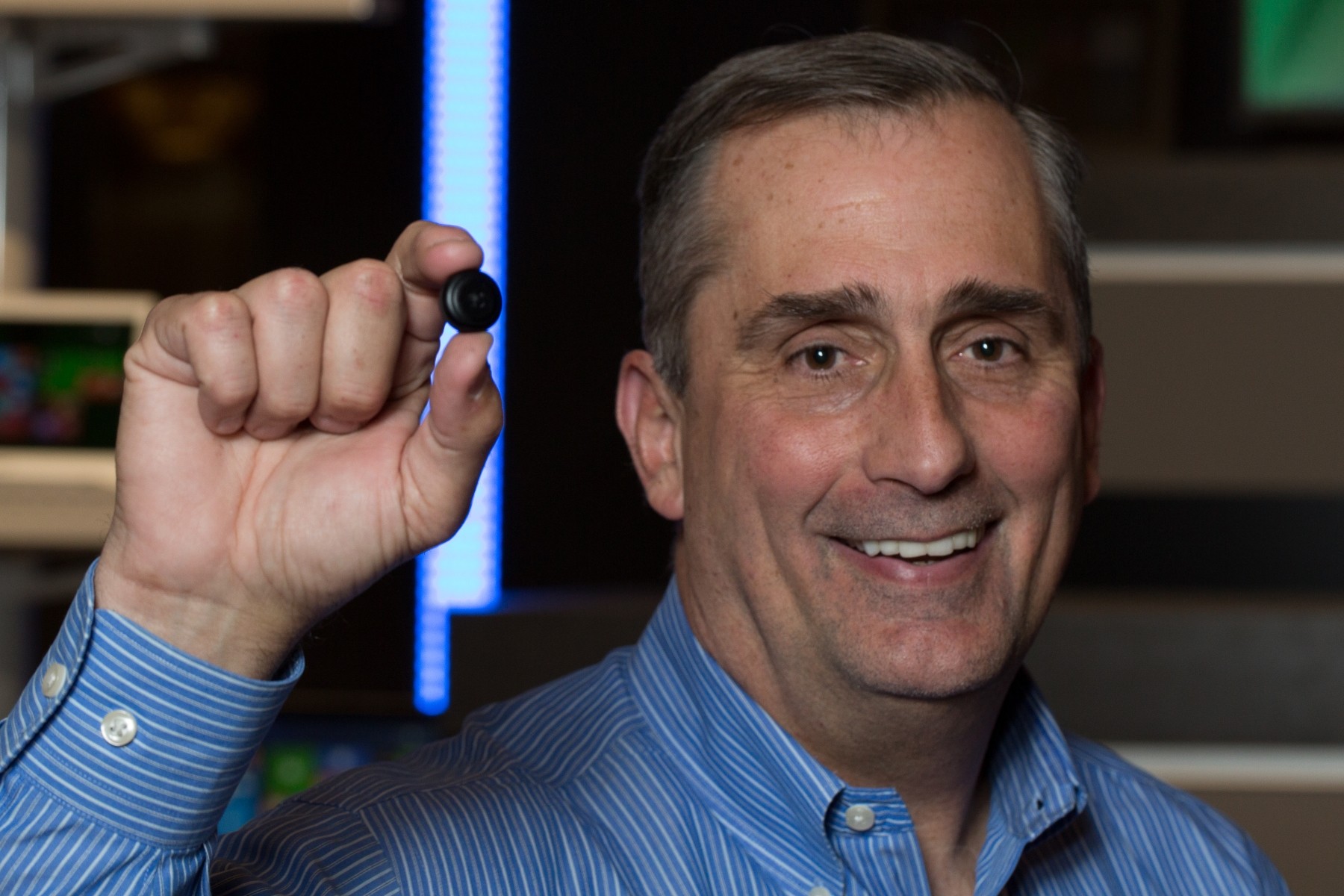 CES 2015／英特爾發表 Intel Curie穿戴晶片僅鈕扣大小(intel提供)
