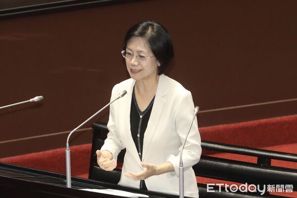 總預算明表決！翁曉玲喊凍卓榮泰4個月薪水　嗆「寧可餓死它」