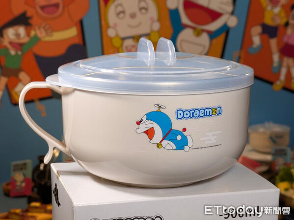 ▲王品「聚」、「和牛涮」聯名哆啦A夢　消費滿額抽可愛小吊飾。（圖／記者黃士原攝）