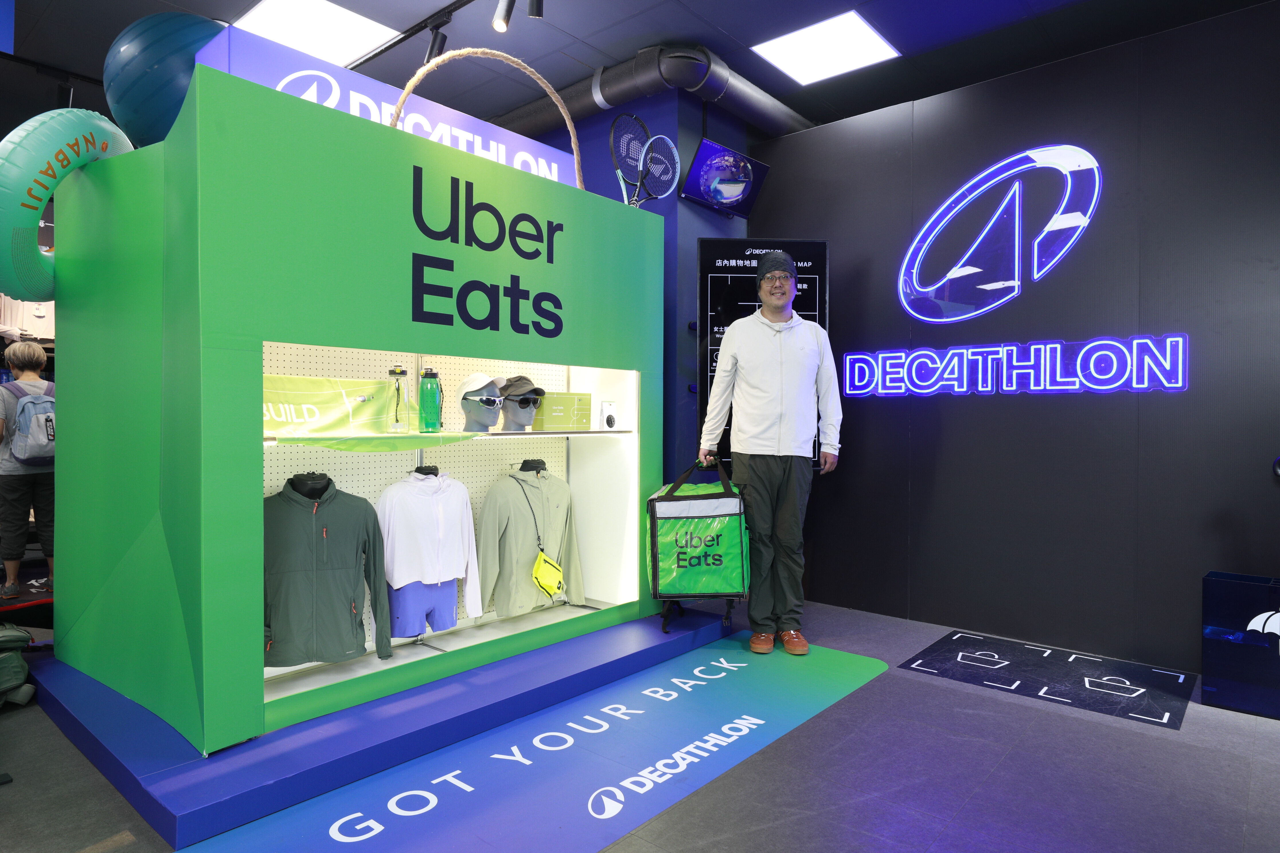 ▲▼迪卡儂攜手Uber Eats，協助全台約8萬名外送夥伴升級夏季騎行裝備。（圖／記者湯興漢攝）