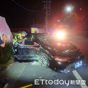 和女友吵架!高雄男疑負氣酒駕 自撞電桿「車身削掉一半」慘死